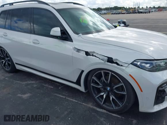 ✅ 2022 BMW X7 xDrive40i • VIN: 5UXCW2C04N9K12744 • Lot: 43829111. Listed on IAAI with 17,685 mi. Free auction sales archive from the USA and detailed vehicle history report at DreamBid. Image 17.