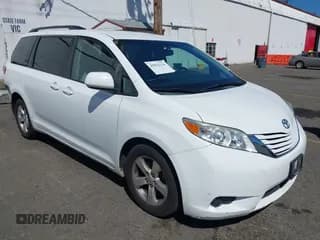 ✅ 2015 Toyota Sienna LE AAS • VIN: 5TDKK3DCXFS604928 • Lot: 43021116. Listed on IAAI with 136,454 mi. Free auction sales archive from the USA and detailed vehicle history report at DreamBid. Image 1.