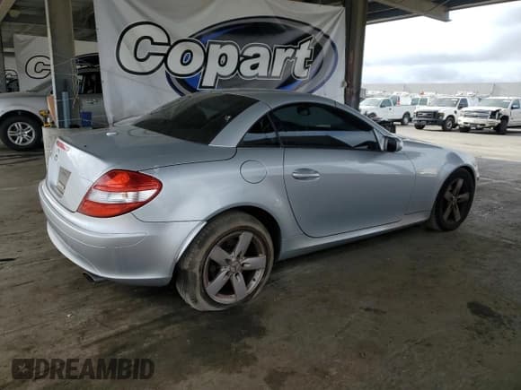 ✅ 2006 Mercedes-Benz SLK 280 • VIN: WDBWK54F56F110725 • Лот: 89597805. Опубликован ранее на Copart с пробегом 201 090 миль. Бесплатный доступ к архиву аукционных продаж из США и подробный отчёт об истории автомобиля на DreamBid. Изображение 3.