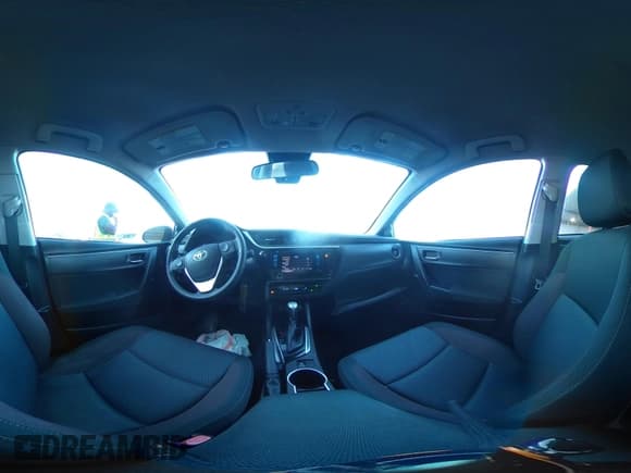 ✅ 2018 Toyota Corolla LE • VIN: 5YFBURHE3JP853906 • Лот: 43189110. Опубликован ранее на IAAI с пробегом 60 810 миль. Бесплатный доступ к архиву аукционных продаж из США и подробный отчёт об истории автомобиля на DreamBid. Изображение 21.