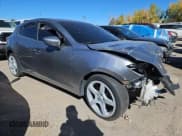 ✅ 2015 Mazda 3 S Grand Touring • VIN: JM1BM1M34F1230649 • Lot: 85877805. Wystawiony na Copart z przebiegiem 79 798 mil. Bezpłatny archiwum sprzedaży aukcyjnych z USA i szczegółowy raport historii pojazdu na DreamBid. Zdjęcie 4.