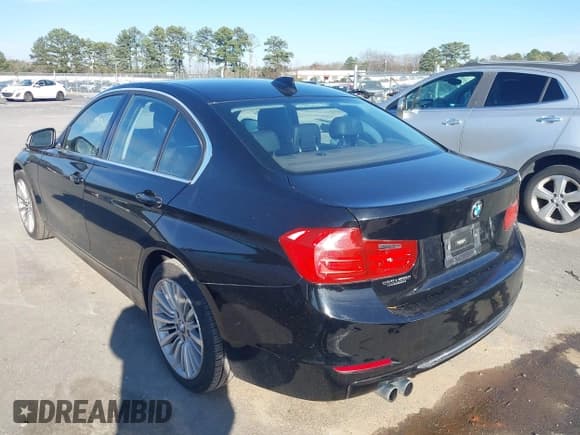 ✅ 2013 BMW 3 Series 328i xDrive • VIN: WBA3B5C50DJ598454 • Lot: 43908625. Wystawiony na IAAI z przebiegiem 141 000 mil. Bezpłatny archiwum sprzedaży aukcyjnych z USA i szczegółowy raport historii pojazdu na DreamBid. Zdjęcie 3.