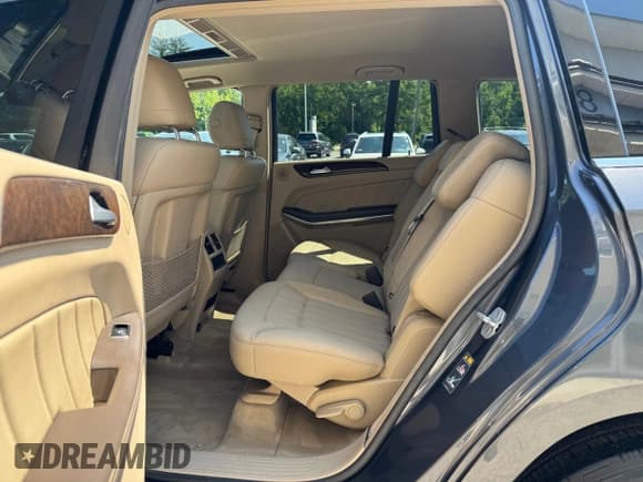 ✅ 2014 Mercedes-Benz GL 350 • VIN: 4JGDF2EEXEA328958 • Lot: 67666195. Wystawiony na Copart z przebiegiem 244 403 mil. Bezpłatny archiwum sprzedaży aukcyjnych z USA i szczegółowy raport historii pojazdu na DreamBid. Zdjęcie 7.