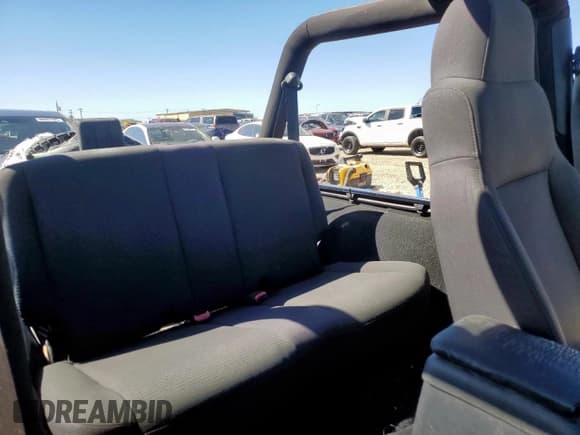 ✅ 2006 Jeep Wrangler Unlimited LWB • VIN: 1J4FA44S96P788152 • Лот: 90716915. Опубликован ранее на Copart с пробегом 176 263 миль. Бесплатный доступ к архиву аукционных продаж из США и подробный отчёт об истории автомобиля на DreamBid. Изображение 11.