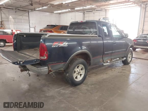 ✅ 2002 Ford F-150 XL • VIN: 1FTRX18L42NB25287 • Lot: 43682490. Wystawiony na IAAI z przebiegiem 238 558 mil. Bezpłatny archiwum sprzedaży aukcyjnych z USA i szczegółowy raport historii pojazdu na DreamBid. Zdjęcie 4.