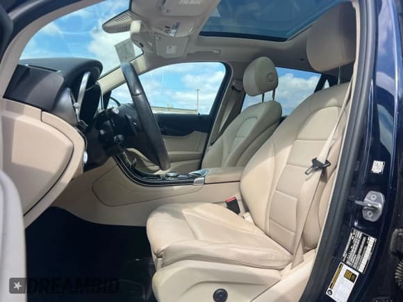 ✅ 2017 Mercedes-Benz GLC 300 • VIN: WDC0G4KB4HF243783 • Лот: 81058845. Опубликован ранее на Copart с пробегом 99 632 миль. Бесплатный доступ к архиву аукционных продаж из США и подробный отчёт об истории автомобиля на DreamBid. Изображение 5.