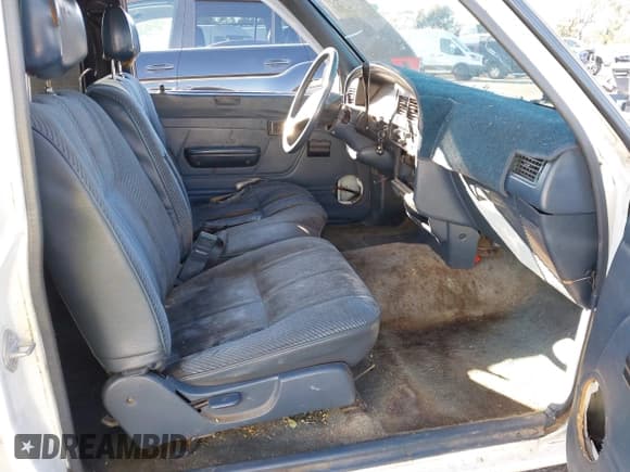 ✅ 1992 Toyota Pickup DLX • VIN: JT4RN93P5N5054068 • Lot: 43857036. Listed on IAAI with 245,685 mi. Free auction sales archive from the USA and detailed vehicle history report at DreamBid. Image 5.