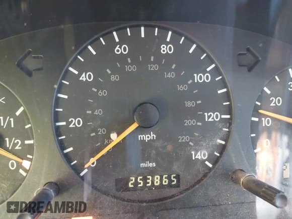 ✅ 2000 Mercedes-Benz M 320/430/500 • VIN: 4JGAB72E0YA161336 • Lot: 43553204. Wystawiony na IAAI z przebiegiem 253 865 mil. Bezpłatny archiwum sprzedaży aukcyjnych z USA i szczegółowy raport historii pojazdu na DreamBid. Zdjęcie 7.