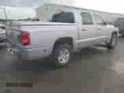2006 Dodge Dakota SLT z VIN 1D7HE48N26S664461, wystawiony jako Copart lot #75167334 z przebiegiem 93 432 mil mil oraz Nie do naprawy • Non repairable. Historia ofert i sprzedaży dostępna na DreamBid. Obrazek 3.