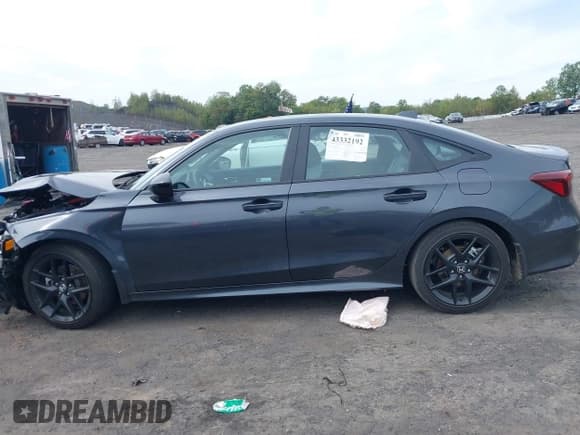 ✅ 2025 Honda Civic Sport • VIN: 2HGFE4F86SH354587 • Lot: 43332192. Listed on IAAI with 2,247 mi. Free auction sales archive from the USA and detailed vehicle history report at DreamBid. Image 14.