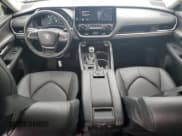 ✅ 2025 Toyota Highlander XLE • VIN: 5TDAAAA51SS020324 • Лот: 90914875. Опубликован ранее на Copart с пробегом 31 880 миль. Бесплатный доступ к архиву аукционных продаж из США и подробный отчёт об истории автомобиля на DreamBid. Изображение 8.