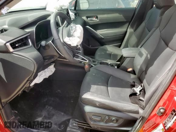 ✅ 2024 Toyota Corolla Cross XLE • VIN: 7MUEAAAG9RV083237 • Lot: 85692215. Wystawiony na Copart z przebiegiem 11 022 mil. Bezpłatny archiwum sprzedaży aukcyjnych z USA i szczegółowy raport historii pojazdu na DreamBid. Zdjęcie 7.