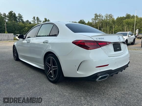 ✅ 2022 Mercedes-Benz C 300 • VIN: W1KAF4HB6NR066528 • Lot: 68215355. Wystawiony na Copart z przebiegiem 63 322 mil. Bezpłatny archiwum sprzedaży aukcyjnych z USA i szczegółowy raport historii pojazdu na DreamBid. Zdjęcie 3.