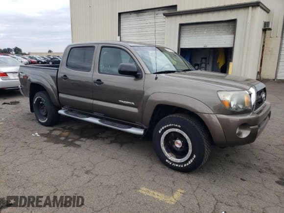 ✅ 2011 Toyota Tacoma • VIN: 3TMLU4EN1BM057479 • Lot: 85938495. Listed on Copart with 86,574 mi. Free auction sales archive from the USA and detailed vehicle history report at DreamBid. Image 4.