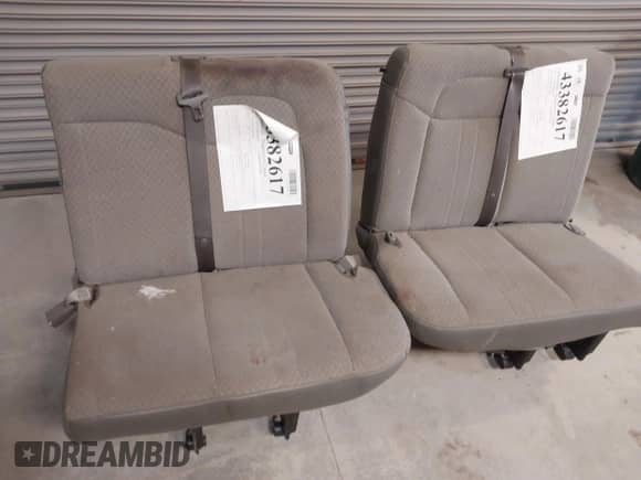 2017 Chevrolet Express Passenger LT с VIN 1GAZGPFG5H1336841, выставлен на аукционе IAAI как лот 43382617 с пробегом 147 896 миль миль и . История ставок и продаж доступна на DreamBid. Изображение 12.