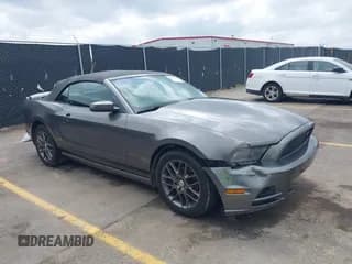 ✅ 2013 Ford Mustang V6 • VIN: 1ZVBP8EM0D5280829 • Lot: 41913434. Wystawiony na IAAI z przebiegiem 214 404 mil. Bezpłatny archiwum sprzedaży aukcyjnych z USA i szczegółowy raport historii pojazdu na DreamBid. Zdjęcie 1.