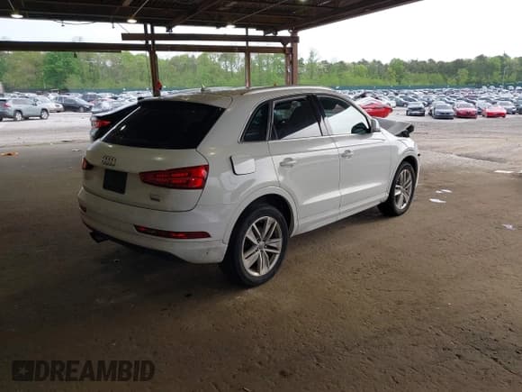 ✅ 2016 Audi Q3 Premium Plus • VIN: WA1EFCFS4GR014823 • Lot: 42247906. Wystawiony na IAAI z przebiegiem 137 268 mil. Bezpłatny archiwum sprzedaży aukcyjnych z USA i szczegółowy raport historii pojazdu na DreamBid. Zdjęcie 4.