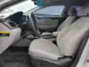 2015 Hyundai Sonata SE с VIN 5NPE24AF0FH168047, выставлен на аукционе Copart как лот 82360725 с пробегом 145 459 миль миль и Списание • Salvage title. История ставок и продаж доступна на DreamBid. Изображение 7.