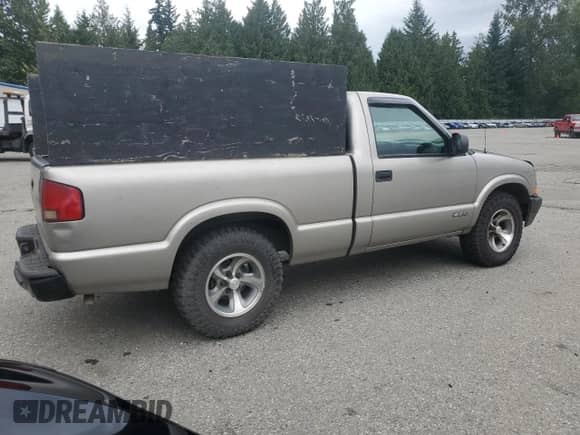 2002 Chevrolet S-10 LS with VIN 1GCCS145128197686, listed as a Copart auction lot 62861485 with 347,488 mi miles and Clean title. Bid and sale history available at DreamBid. Image 3.