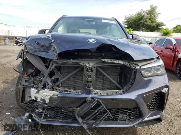 ✅ 2022 BMW X5 M • VIN: 5YMJU0C03N9K39640 • Lot: 55168924. Wystawiony na Copart z przebiegiem Nie podano. Bezpłatny archiwum sprzedaży aukcyjnych z USA i szczegółowy raport historii pojazdu na DreamBid. Zdjęcie 5.