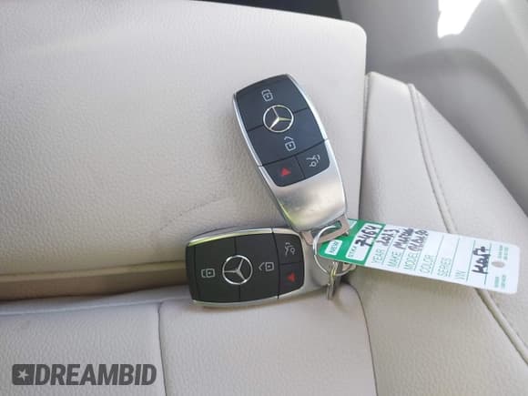 ✅ 2023 Mercedes-Benz GLB 250 • VIN: W1N4M4GB4PW294054 • Lot: 42406277. Wystawiony na IAAI z przebiegiem 11 761 mil. Bezpłatny archiwum sprzedaży aukcyjnych z USA i szczegółowy raport historii pojazdu na DreamBid. Zdjęcie 11.