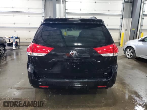 ✅ 2014 Toyota Sienna LE • VIN: 5TDKK3DC0ES512032 • Lot: 86272675. Wystawiony na Copart z przebiegiem 152 786 mil. Bezpłatny archiwum sprzedaży aukcyjnych z USA i szczegółowy raport historii pojazdu na DreamBid. Zdjęcie 6.