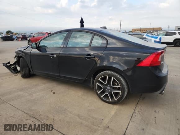 ✅ 2017 Volvo S60 Dynamic • VIN: YV126MFL9H2439756 • Лот: 82710215. Опубликован ранее на Copart с пробегом Не указан. Бесплатный доступ к архиву аукционных продаж из США и подробный отчёт об истории автомобиля на DreamBid. Изображение 2.