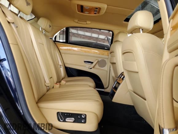 ✅ 2015 Bentley Flying Spur V8 • VIN: SCBET9ZA4FC045031 • Лот: 53962755. Опубликован ранее на Copart с пробегом 99 903 миль. Бесплатный доступ к архиву аукционных продаж из США и подробный отчёт об истории автомобиля на DreamBid. Изображение 10.