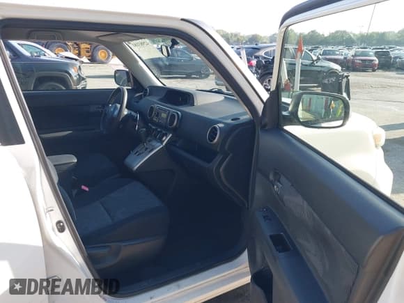 ✅ 2012 Scion xB • VIN: JTLZE4FE4CJ012299 • Lot: 42983181. Wystawiony na IAAI z przebiegiem 119 167 mil. Bezpłatny archiwum sprzedaży aukcyjnych z USA i szczegółowy raport historii pojazdu na DreamBid. Zdjęcie 5.