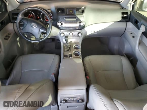 ✅ 2010 Toyota Highlander • VIN: 5TDZK3EHXAS004931 • Lot: 92054095. Listed on Copart with 224,945 mi. Free auction sales archive from the USA and detailed vehicle history report at DreamBid. Image 8.