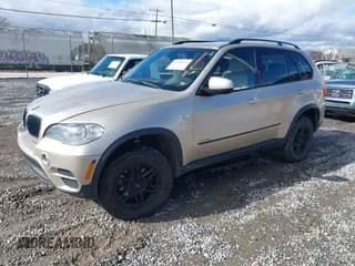 ✅ 2013 BMW X5 xDrive35i • VIN: 5UXZV4C56D0B23560 • Lot: 43582516. Wystawiony na IAAI z przebiegiem 206 874 mil. Bezpłatny archiwum sprzedaży aukcyjnych z USA i szczegółowy raport historii pojazdu na DreamBid. Zdjęcie 2.
