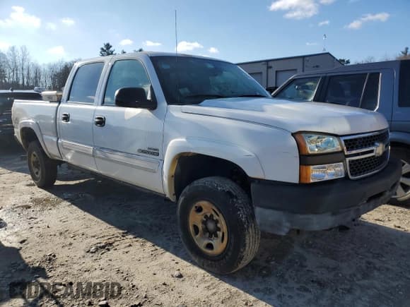 ✅ 2006 Chevrolet Silverado 2500HD LT1 • VIN: 1GCHK23D16F196835 • Lot: 42248305. Wystawiony na Copart z przebiegiem 309 447 mil. Bezpłatny archiwum sprzedaży aukcyjnych z USA i szczegółowy raport historii pojazdu na DreamBid. Zdjęcie 4.