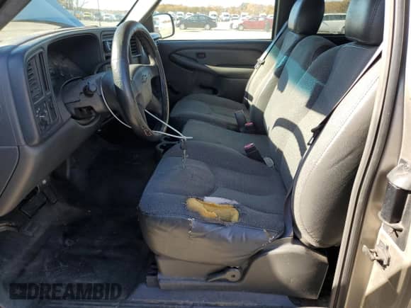 2003 Chevrolet Silverado 1500 Work Truck z VIN 2GCEC19X431393089, wystawiony jako Copart lot #91223905 z przebiegiem 242 081 mil mil oraz Czysty tytuł • Clean title. Historia ofert i sprzedaży dostępna na DreamBid. Obrazek 7.