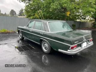 ✅ 1967 Mercedes-Benz 250 • VIN: 10801212046967 • Lot: 73432314. Wystawiony na Copart z przebiegiem 78 927 mil. Bezpłatny archiwum sprzedaży aukcyjnych z USA i szczegółowy raport historii pojazdu na DreamBid. Zdjęcie 3.