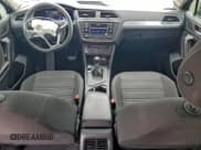 ✅ 2022 Volkswagen Tiguan S • VIN: 3VV1B7AX6NM012842 • Lot: 95321305. Wystawiony na Copart z przebiegiem 40 768 mil. Bezpłatny archiwum sprzedaży aukcyjnych z USA i szczegółowy raport historii pojazdu na DreamBid. Zdjęcie 8.