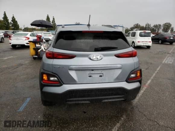 2020 Hyundai Kona SEL z VIN KM8K22AA5LU561406, wystawiony jako Copart lot #41145653 z przebiegiem 32 471 mil mil oraz . Historia ofert i sprzedaży dostępna na DreamBid. Obrazek 6.