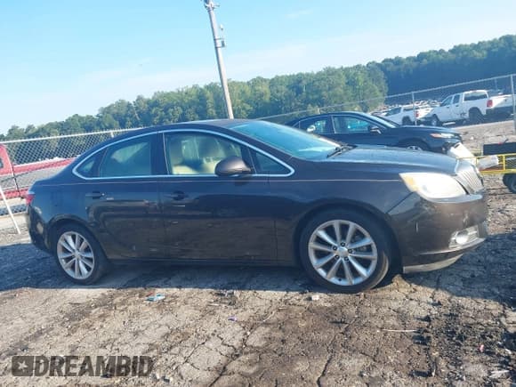 ✅ 2015 Buick Verano Convenience Group • VIN: 1G4PR5SKXF4191536 • Lot: 43031613. Wystawiony na IAAI z przebiegiem 93 878 mil. Bezpłatny archiwum sprzedaży aukcyjnych z USA i szczegółowy raport historii pojazdu na DreamBid. Zdjęcie 13.