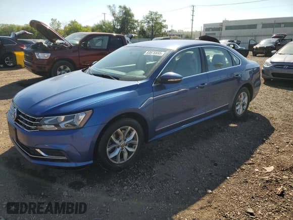 ✅ 2016 Volkswagen Passat S • VIN: 1VWAS7A33GC063700 • Lot: 83875555. Wystawiony na Copart z przebiegiem 61 907 mil. Bezpłatny archiwum sprzedaży aukcyjnych z USA i szczegółowy raport historii pojazdu na DreamBid. Zdjęcie 1.