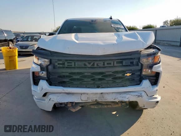 ✅ 2024 Chevrolet Silverado 1500 Custom • VIN: 3GCPABEK1RG285253 • Lot: 86497585. Wystawiony na Copart z przebiegiem 19 709 mil. Bezpłatny archiwum sprzedaży aukcyjnych z USA i szczegółowy raport historii pojazdu na DreamBid. Zdjęcie 5.