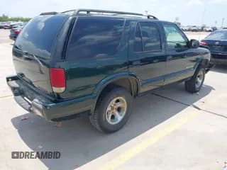✅ 2002 Chevrolet Blazer LS • VIN: 1GNCS13W82K110029 • Lot: 42416817. Wystawiony na IAAI z przebiegiem 268 146 mil. Bezpłatny archiwum sprzedaży aukcyjnych z USA i szczegółowy raport historii pojazdu na DreamBid. Zdjęcie 4.