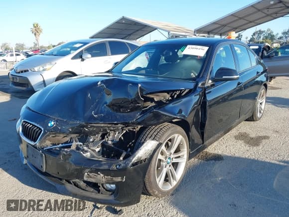 ✅ 2013 BMW 3 Series 328i • VIN: WBA3C1C5XDF443225 • Lot: 43090496. Wystawiony na IAAI z przebiegiem 54 209 mil. Bezpłatny archiwum sprzedaży aukcyjnych z USA i szczegółowy raport historii pojazdu na DreamBid. Zdjęcie 2.