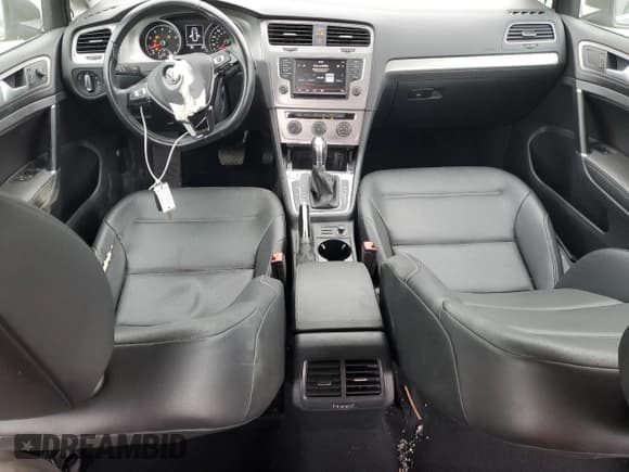 ✅ 2016 Volkswagen Golf TSI S • VIN: 3VWC17AU4GM517164 • Lot: 90502555. Wystawiony na Copart z przebiegiem 107 636 mil. Bezpłatny archiwum sprzedaży aukcyjnych z USA i szczegółowy raport historii pojazdu na DreamBid. Zdjęcie 8.