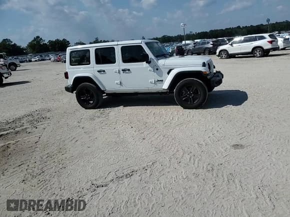 ✅ 2020 Jeep Wrangler Unlimited Sahara • VIN: 1C4HJXEM0LW319209 • Lot: 74741884. Wystawiony na Copart z przebiegiem 91 225 mil. Bezpłatny archiwum sprzedaży aukcyjnych z USA i szczegółowy raport historii pojazdu na DreamBid. Zdjęcie 15.