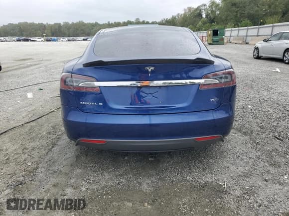 ✅ 2015 Tesla Model S 85D • VIN: 5YJSA1S26FF090047 • Лот: 84451495. Опубликован ранее на Copart с пробегом 128 047 миль. Бесплатный доступ к архиву аукционных продаж из США и подробный отчёт об истории автомобиля на DreamBid. Изображение 6.