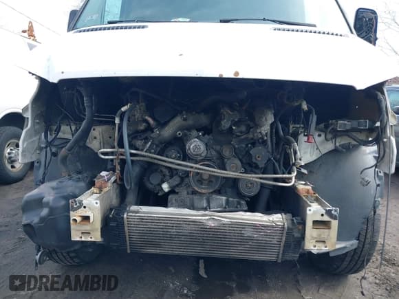 ✅ 2016 Mercedes-Benz Sprinter Cargo Worker • VIN: WD3PE8CD3GP303508 • Лот: 41754188. Опубликован ранее на IAAI с пробегом 234 158 миль. Бесплатный доступ к архиву аукционных продаж из США и подробный отчёт об истории автомобиля на DreamBid. Изображение 6.