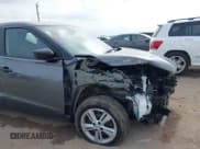 ✅ 2025 Nissan Kicks Play S • VIN: 3N1CP5BVXSL478059 • Lot: 42285174. Wystawiony na IAAI z przebiegiem 1 417 mil. Bezpłatny archiwum sprzedaży aukcyjnych z USA i szczegółowy raport historii pojazdu na DreamBid. Zdjęcie 6.