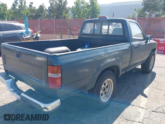 ✅ 1994 Toyota Pickup • VIN: JT4RN81A0R5191515 • Lot: 42793365. Wystawiony na IAAI z przebiegiem 275 245 mil. Bezpłatny archiwum sprzedaży aukcyjnych z USA i szczegółowy raport historii pojazdu na DreamBid. Zdjęcie 4.