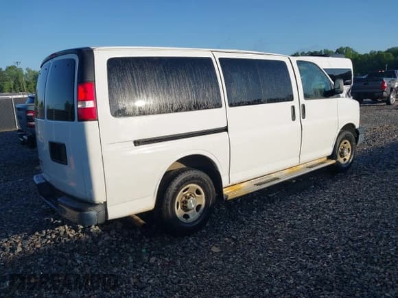 ✅ 2012 Chevrolet Express Passenger 1LT • VIN: 1GAZGYFG7C1172247 • Lot: 41983930. Listed on IAAI with 187,895 mi. Free auction sales archive from the USA and detailed vehicle history report at DreamBid. Image 4.