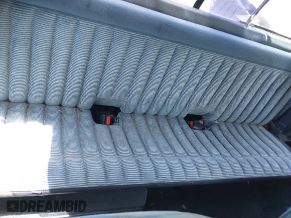 ✅ 1991 GMC Sierra 1500 • VIN: 2GTHC39N2M1512024 • Lot: 42133143. Wystawiony na IAAI z przebiegiem 216 701 mil. Bezpłatny archiwum sprzedaży aukcyjnych z USA i szczegółowy raport historii pojazdu na DreamBid. Zdjęcie 8.