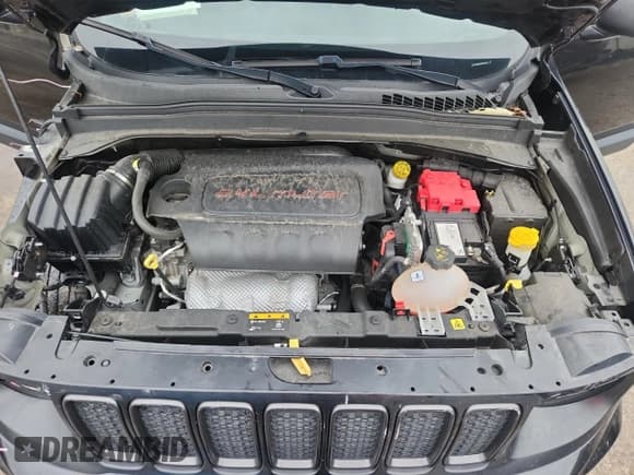 ✅ 2021 Jeep Renegade Latitude • VIN: ZACNJDBB5MPM68540 • Lot: 60631565. Wystawiony na Copart z przebiegiem 68 749 mil. Bezpłatny archiwum sprzedaży aukcyjnych z USA i szczegółowy raport historii pojazdu na DreamBid. Zdjęcie 11.